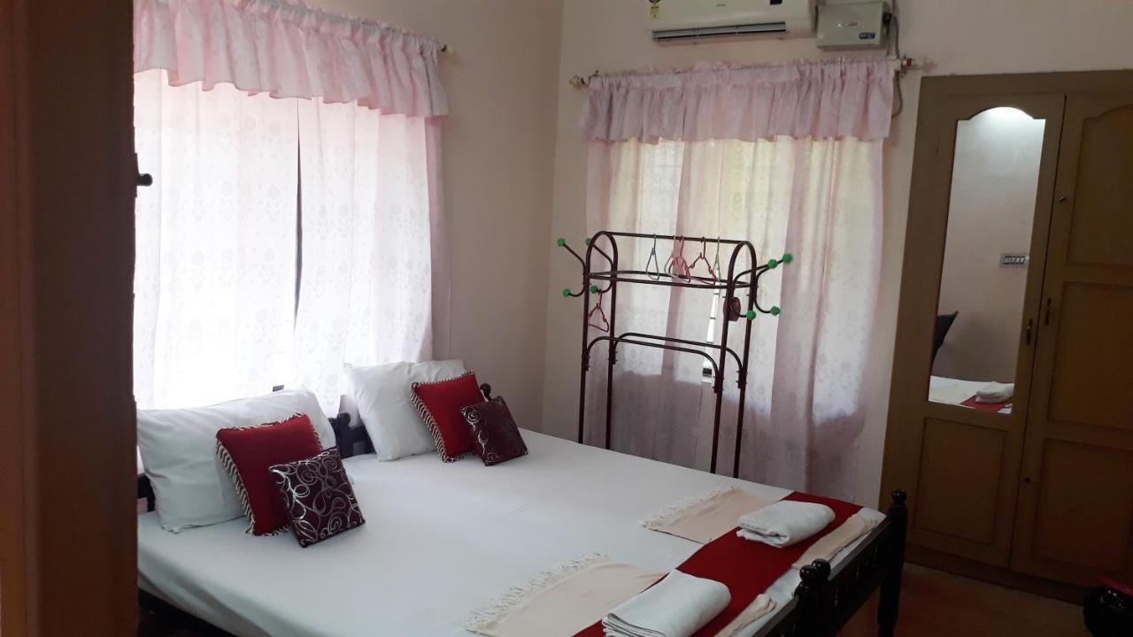 Valiyathayil Home Stay Коччи Экстерьер фото