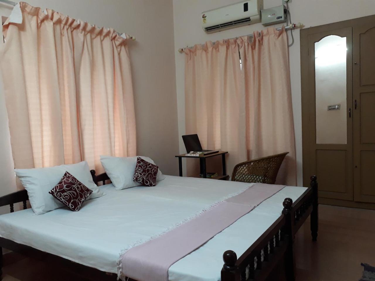 Valiyathayil Home Stay Коччи Экстерьер фото